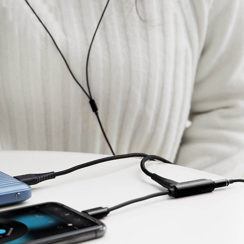 Premium 3-in-1 8-Pin zu 3,5mm Jack AUX Kabel mit Beleuchtung - Ladeadapter, Kopfhörersplitter, Konverter für Apple iPhone 15/14/13/12