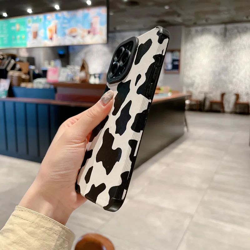 Coque iPhone ultra fine à rayures zébrées noires et blanches de luxe | Étui MagSafe avec housse de protection d’appareil photo pour Apple iPhone 15/14/13/12 Pro Max Plus | Coque blindée, coque de téléphone antichoc | Étui souple en silicone