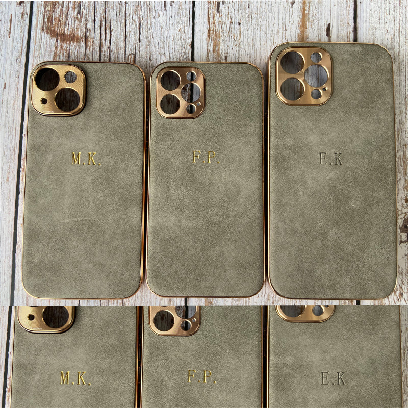 Étui Apple iPhone de luxe personnalisé | Noms, initiales, symboles et chiffres | Étui en cuir MagSafe avec protection d'appareil photo en or métallisé pour iPhone 13, 14, 15, Pro, Max, Plus