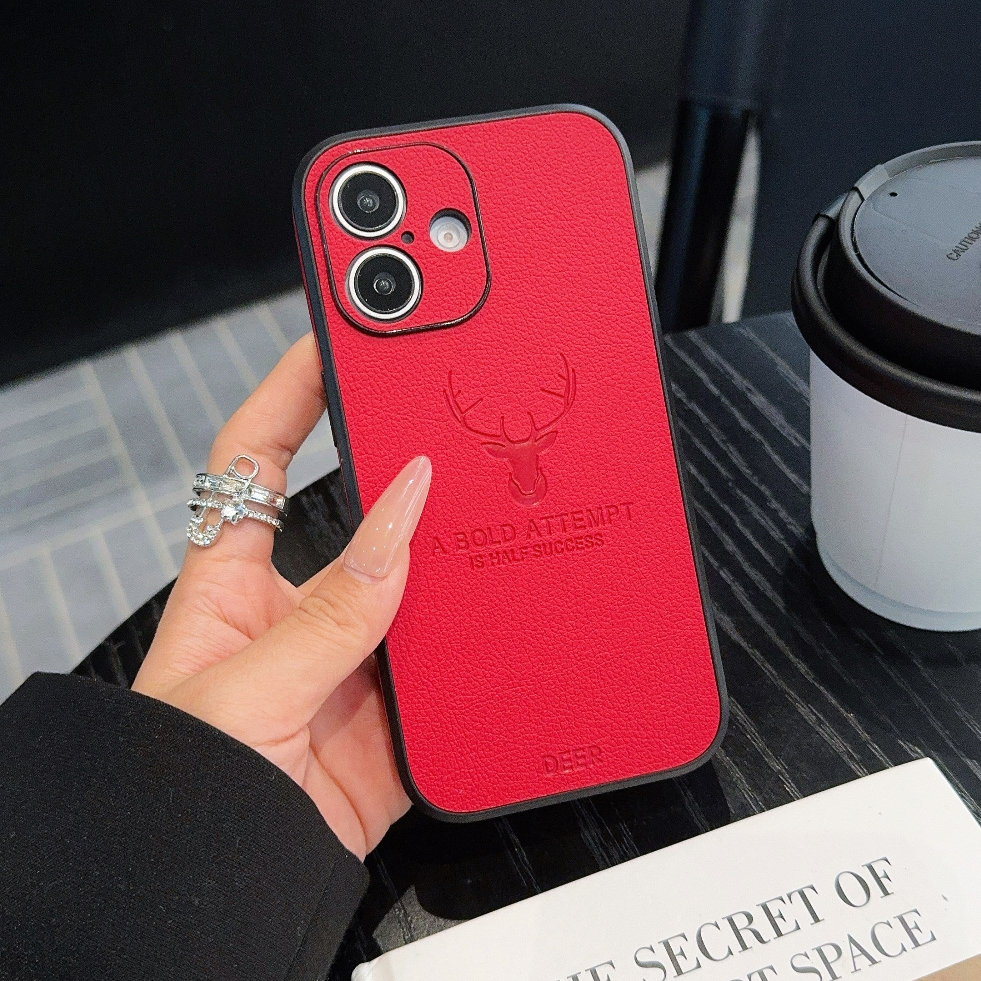 Coque iPhone ultra-mince à texture de peau de cerf de qualité supérieure | Étui MagSafe avec protection complète et protection de l'objectif de l'appareil photo pour Apple iPhone 15/14/13/12 Pro Max, Plus, Mini | Étui blindé pour téléphone portable